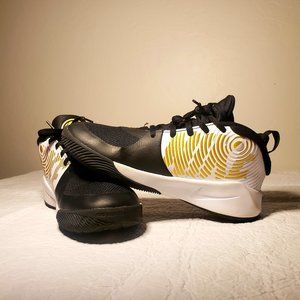 Nike Team Hustles, Used, Almost New, Size 5, White and Black